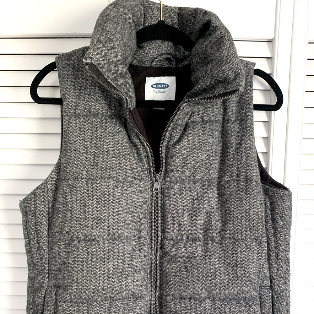Old Navy insulating cloth puffer vest. Size M